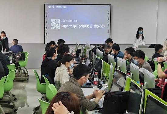 武漢大學GIS教學與應用創新中心與超圖軟件攜手舉辦開發者訓練營，推動教育行業軟件開發創新